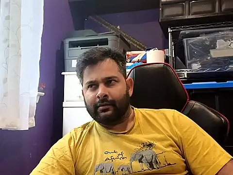 Snapshot of Sakhtlaundaz chatting on October 12, 6:18 pm Sakhtlaundaz online show from October 12, 6:18 pm