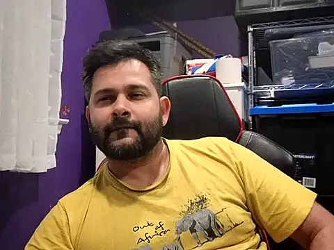 Snapshot of Sakhtlaundaz chatting on October 14, 4:02 am Sakhtlaundaz online show from October 14, 4:02 am