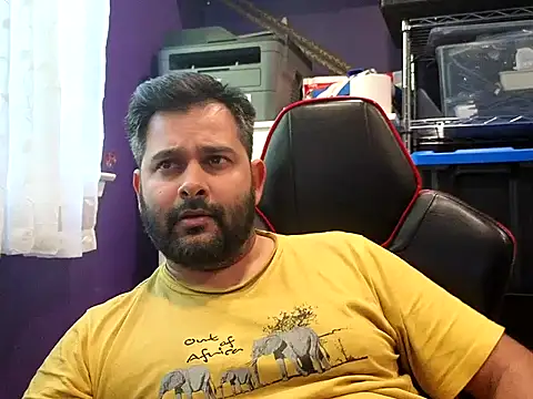 Snapshot of Sakhtlaundaz chatting on October 15, 8:42 pm Sakhtlaundaz online show from October 15, 8:42 pm