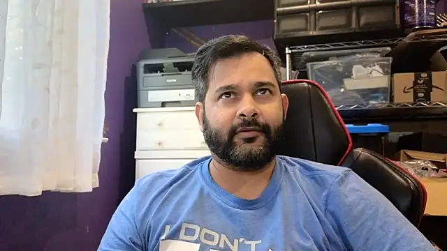 Snapshot of Sakhtlaundaz chatting on October 27, 1:15 pm Sakhtlaundaz online show from October 27, 1:15 pm