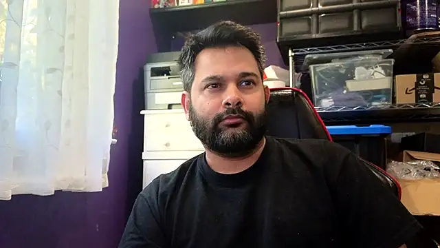 Snapshot of Sakhtlaundaz chatting on October 28, 1:25 pm Sakhtlaundaz online show from October 28, 1:25 pm