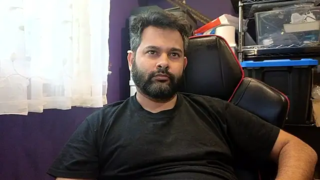 Snapshot of Sakhtlaundaz chatting on October 29, 1:13 pm Sakhtlaundaz online show from October 29, 1:13 pm