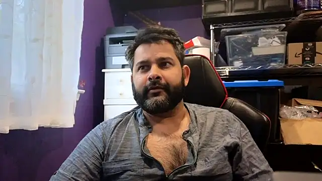 Snapshot of Sakhtlaundaz chatting on November 3, 2:07 pm Sakhtlaundaz online show from November 3, 2:07 pm