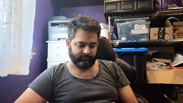 Snapshot of Sakhtlaundaz chatting on November 6, 2:51 pm Sakhtlaundaz online show from November 6, 2:51 pm