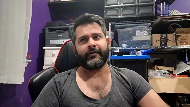 Snapshot of Sakhtlaundaz chatting on November 9, 1:59 am Sakhtlaundaz online show from November 9, 1:59 am