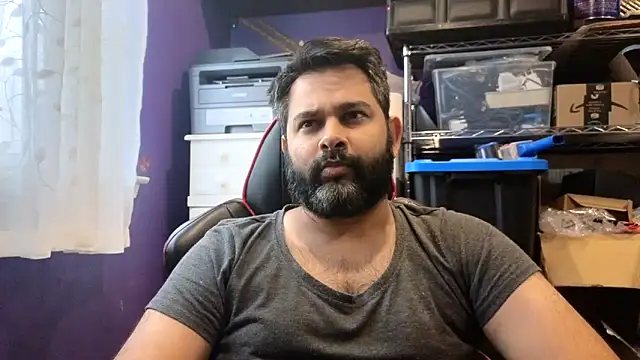 Snapshot of Sakhtlaundaz chatting on November 9, 4:49 pm Sakhtlaundaz online show from November 9, 4:49 pm