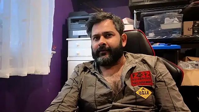 Snapshot of Sakhtlaundaz chatting on November 13, 8:52 pm Sakhtlaundaz online show from November 13, 8:52 pm