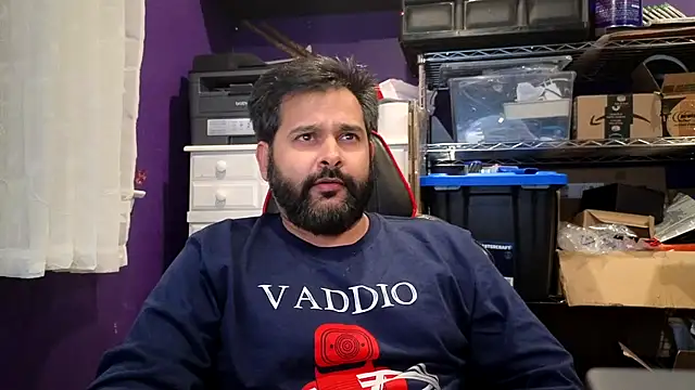 Snapshot of Sakhtlaundaz chatting on November 20, 10:31 pm Sakhtlaundaz online show from November 20, 10:31 pm