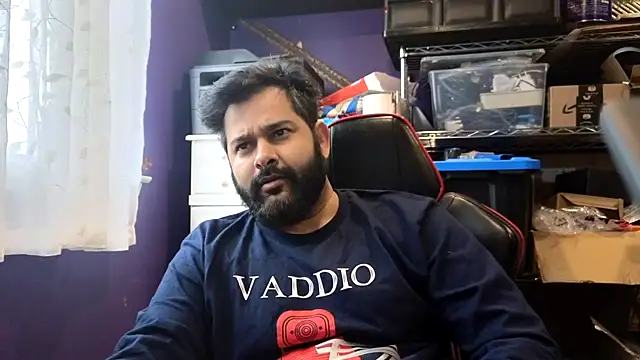 Snapshot of Sakhtlaundaz chatting on November 21, 3:00 pm Sakhtlaundaz online show from November 21, 3:00 pm