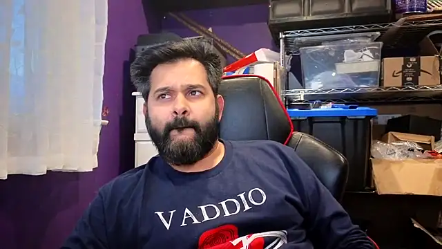 Snapshot of Sakhtlaundaz chatting on November 23, 9:47 pm Sakhtlaundaz online show from November 23, 9:47 pm