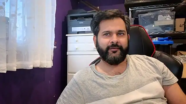 Snapshot of Sakhtlaundaz chatting on November 28, 9:28 pm Sakhtlaundaz online show from November 28, 9:28 pm