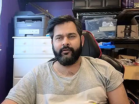 Snapshot of Sakhtlaundaz chatting on December 1, 1:49 pm Sakhtlaundaz online show from December 1, 1:49 pm