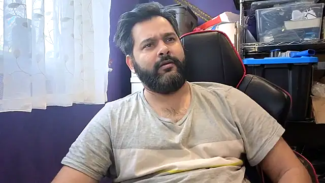 Snapshot of Sakhtlaundaz chatting on December 2, 3:07 pm Sakhtlaundaz online show from December 2, 3:07 pm