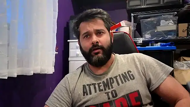 Snapshot of Sakhtlaundaz chatting on December 3, 9:24 pm Sakhtlaundaz online show from December 3, 9:24 pm