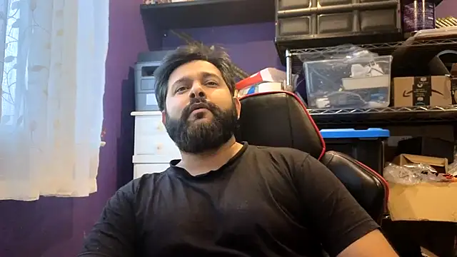 Snapshot of Sakhtlaundaz chatting on December 14, 8:46 pm Sakhtlaundaz online show from December 14, 8:46 pm