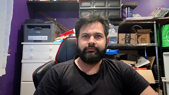 Snapshot of Sakhtlaundaz chatting on December 15, 1:04 pm Sakhtlaundaz online show from December 15, 1:04 pm