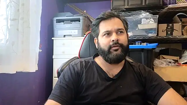 Snapshot of Sakhtlaundaz chatting on December 18, 3:07 pm Sakhtlaundaz online show from December 18, 3:07 pm