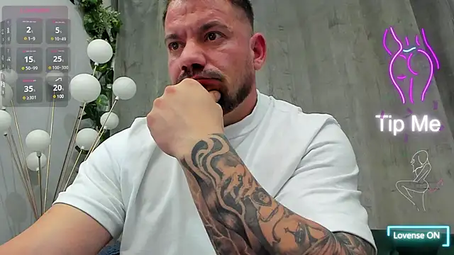 musclemonster31 online show from March 17, 8:30 pm