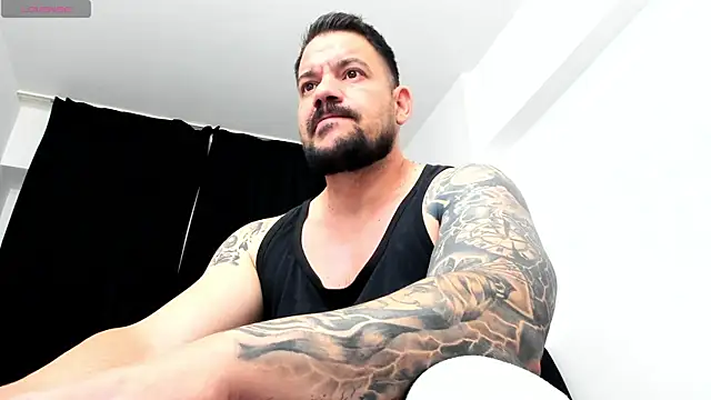 musclemonster31 online show from October 13, 6:57 am