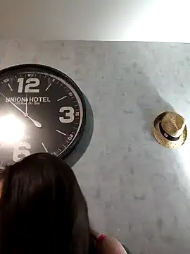 Snapshot of LEAsquirt91 chatting on December 1, 10:53 pm LEAsquirt91 online show from December 1, 10:53 pm