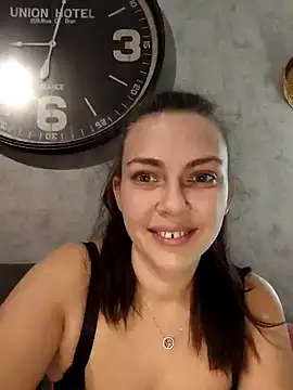 Snapshot of LEAsquirt91 chatting on December 3, 8:06 pm LEAsquirt91 online show from December 3, 8:06 pm