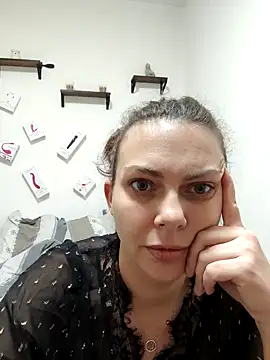 Snapshot of LEAsquirt91 chatting on December 8, 12:30 pm LEAsquirt91 online show from December 8, 12:30 pm