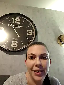 Snapshot of LEAsquirt91 chatting on December 8, 10:57 pm LEAsquirt91 online show from December 8, 10:57 pm