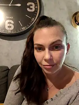 Snapshot of LEAsquirt91 chatting on December 10, 11:51 pm LEAsquirt91 online show from December 10, 11:51 pm