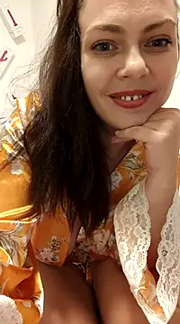 Snapshot of LEAsquirt91 chatting on February 5, 8:11 am LEAsquirt91 online show from February 5, 8:11 am