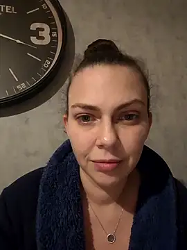 Snapshot of LEAsquirt91 chatting on February 11, 8:20 pm LEAsquirt91 online show from February 11, 8:20 pm