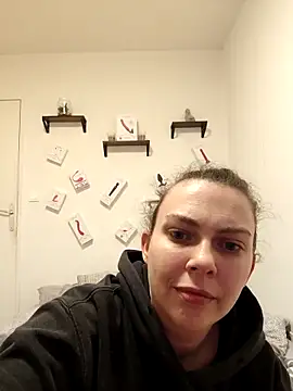 Snapshot of LEAsquirt91 chatting on March 3, 7:17 pm LEAsquirt91 online show from March 3, 7:17 pm