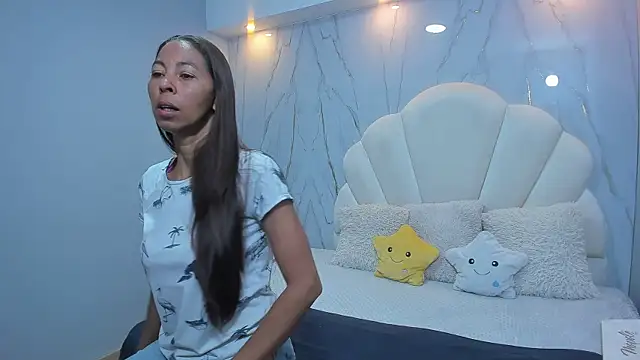 Snapshot of Rosalinda_Cortez chatting on December 3, 12:06 pm Rosalinda Cortez online show from December 3, 12:06 pm