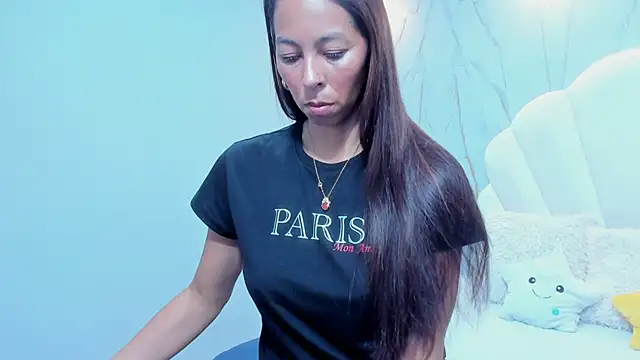 Snapshot of Rosalinda_Cortez chatting on December 4, 4:05 pm Rosalinda Cortez online show from December 4, 4:05 pm