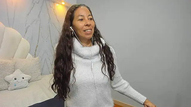 Snapshot of Rosalinda_Cortez chatting on December 17, 3:49 pm Rosalinda Cortez online show from December 17, 3:49 pm