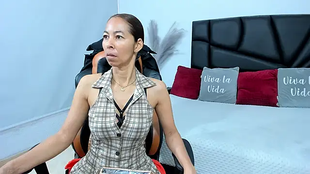 Snapshot of Rosalinda_Cortez chatting on September 25, 12:53 pm Rosalinda Cortez online show from September 25, 12:53 pm