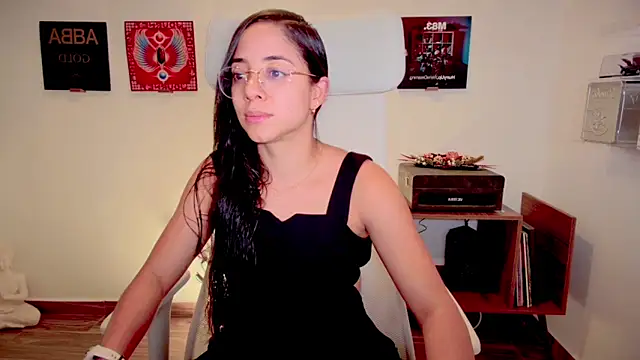 adriana  sosa  online show from December 4, 11:35 pm