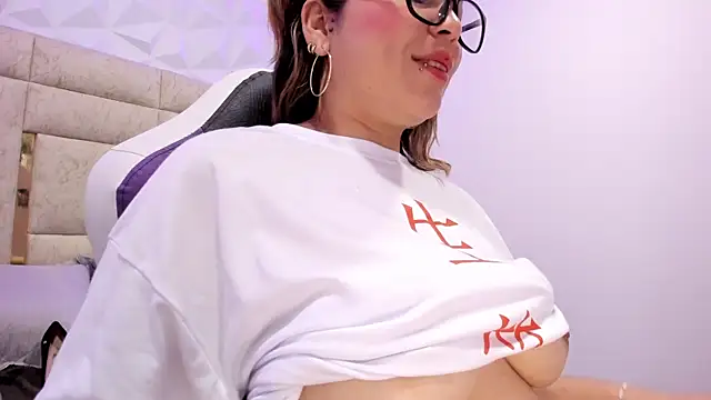 PauletteJ online show from February 24, 2:58 pm