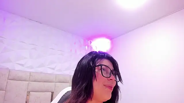 PauletteJ online show from November 29, 11:35 am