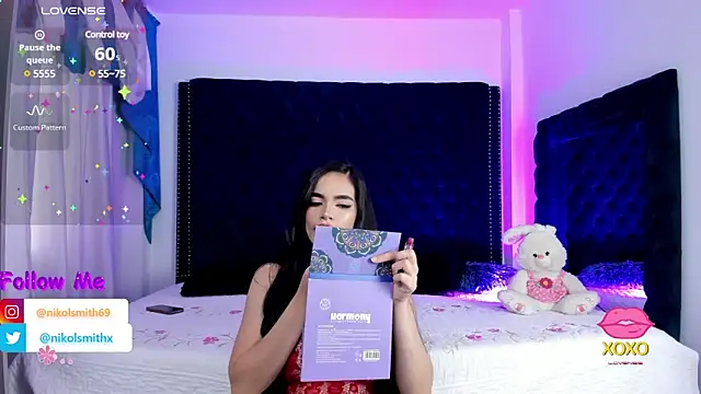 nikolsmithh online show from December 13, 9:30 pm