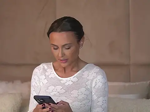 Snapshot of AnaisBellas chatting on December 12, 8:53 pm AnaisBellas online show from December 12, 8:53 pm