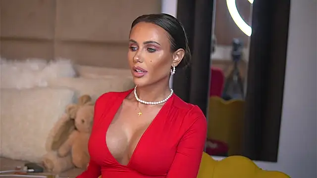 Snapshot of AnaisBellas chatting on December 19, 6:45 pm AnaisBellas online show from December 19, 6:45 pm