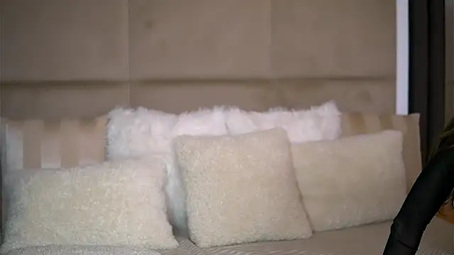 Snapshot of AnaisBellas chatting on January 2, 9:28 pm AnaisBellas online show from January 2, 9:28 pm