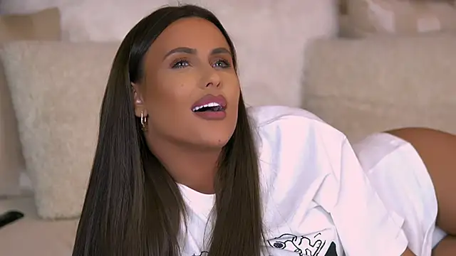 Snapshot of AnaisBellas chatting on February 12, 1:09 am AnaisBellas online show from February 12, 1:09 am