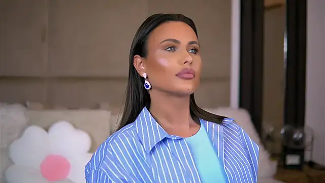 Snapshot of AnaisBellas chatting on February 22, 2:39 am AnaisBellas online show from February 22, 2:39 am