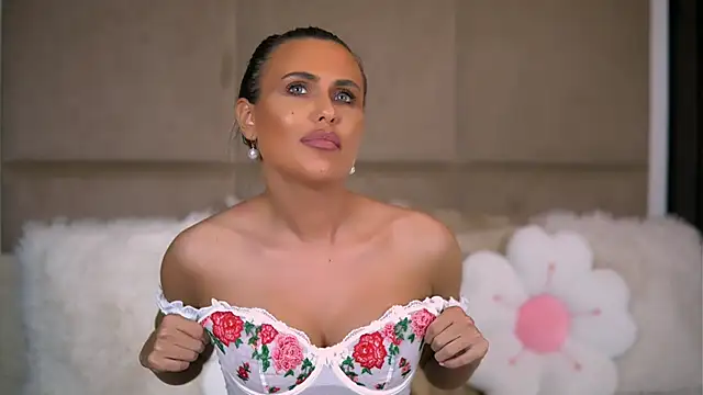 Snapshot of AnaisBellas chatting on February 25, 4:35 am AnaisBellas online show from February 25, 4:35 am