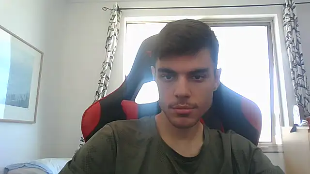 Snapshot of Omarnede chatting on November 15, 1:47 am Omarnede online show from November 15, 1:47 am