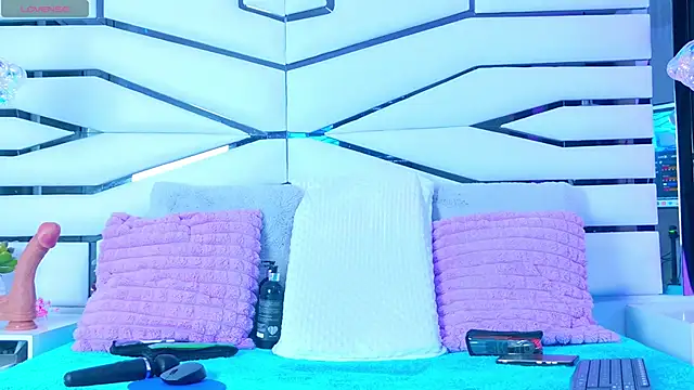 Iris Ross  online show from February 12, 11:18 am