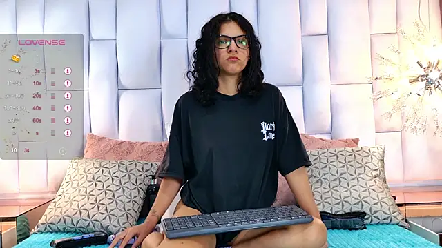 Iris Ross  online show from November 28, 11:35 am