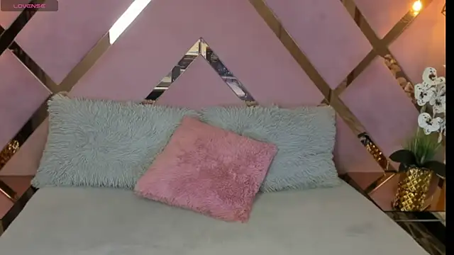 SHANONCLARK online show from January 27, 7:03 pm