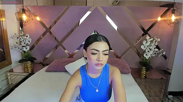 SHANONCLARK online show from March 3, 7:06 pm